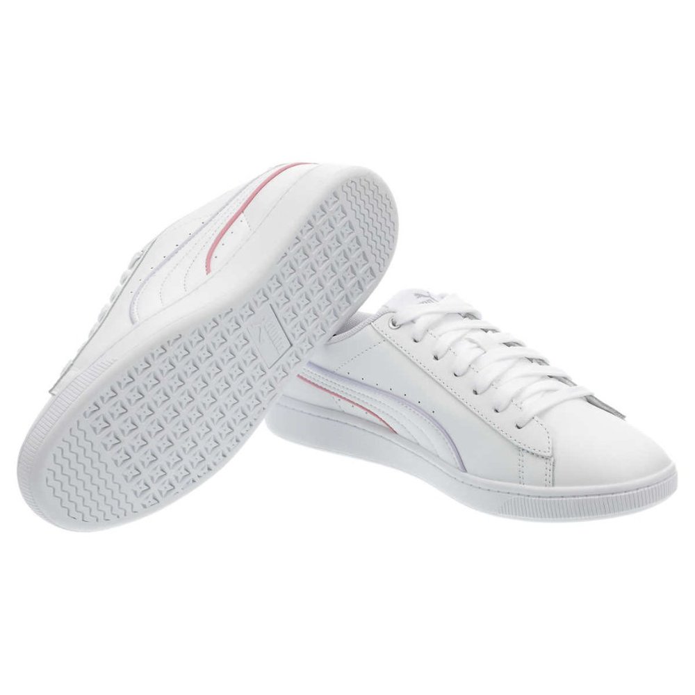New in box Ladies Vicky Pumas w/ stripe detail
